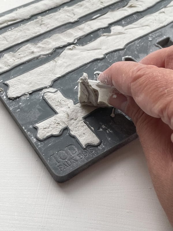 IOD Decor Mould Faux Bois - Image 3