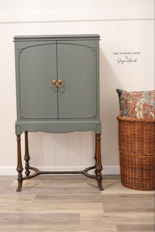 Dixie Belle Silk All In One Mineral Paint Smoky Mountains - Image 8