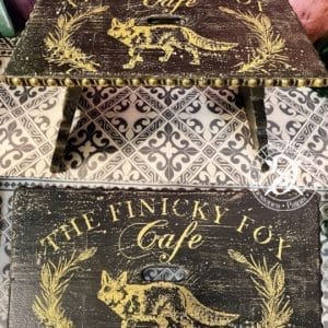 Wooden stool - flower stool - stool Elfen & Helden "The Fincky Fox Cafe" black/gold vintage - hand-painted - unique