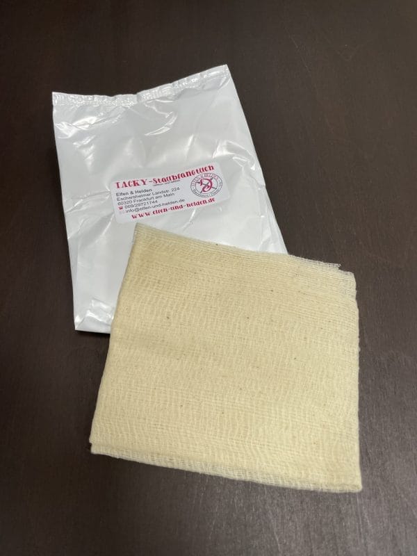 Elfen und Helden Tacky dust control cloth