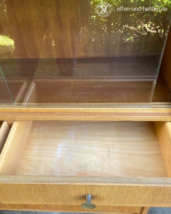 Mid-century display cabinet with glass front - stylish, practical and full of possibilities - ready for your project or for refurbishment at home - Image 4
