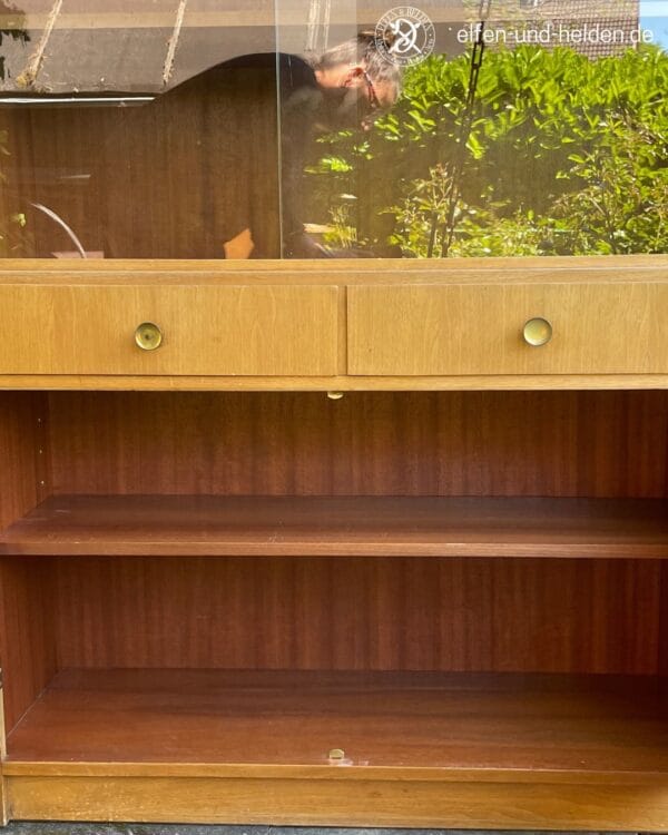 Mid-century display cabinet with glass front - stylish, practical and full of possibilities - ready for your project or for refurbishment at home - Image 3