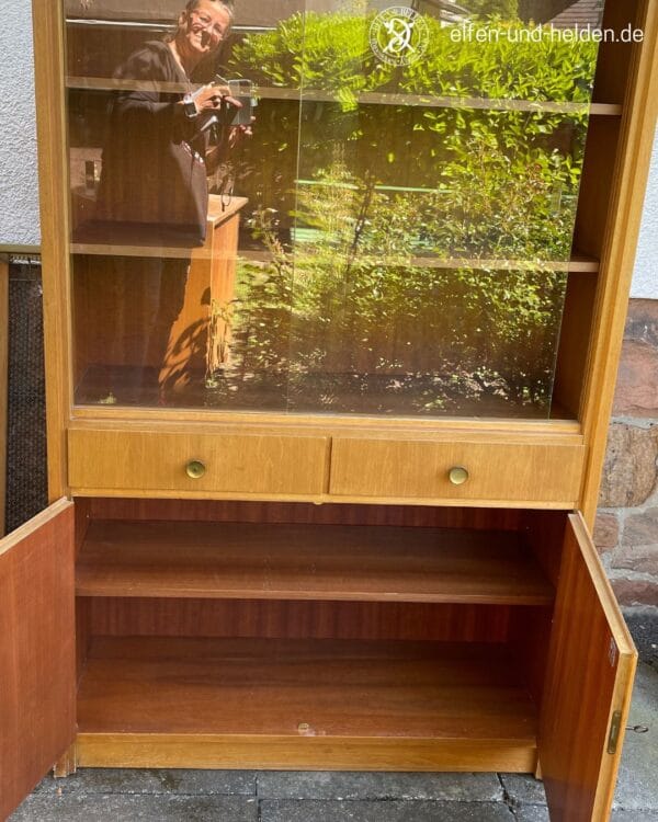 Mid-century display cabinet with glass front - stylish, practical and full of possibilities - ready for your project or for refurbishment at home - Image 5