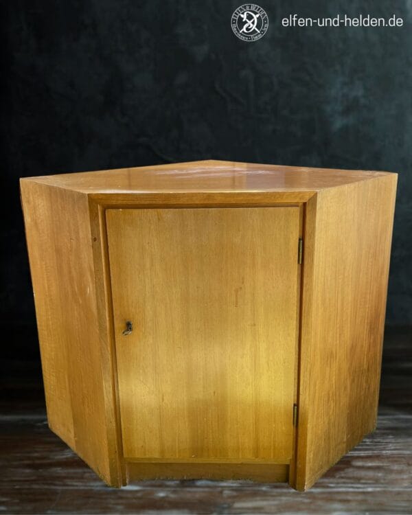 Corner cupboard from the 50s/60s - space-saving, charming and ready for something new - ready for your project or for local refurbishment